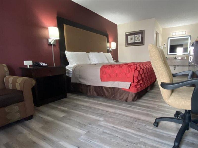 Ramada By Wyndham Harrisonburg Motel Exterior photo